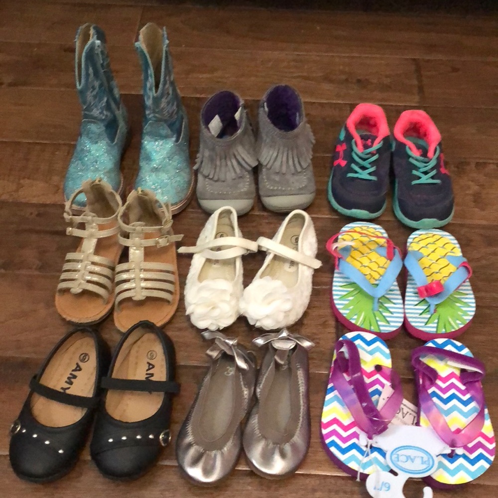 Girls Size 6 shoe lot.  Roper Gap Striderite UA